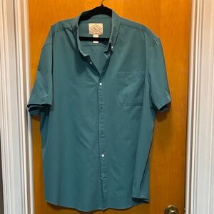 St. John's Bay Men's Green Casual Button Down Shirt